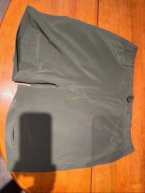 chubbies Olive Flat-Front Performance Shorts